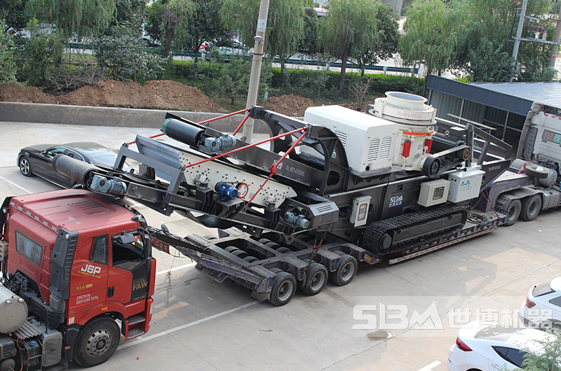 國(guó)產(chǎn)履帶式移動(dòng)破碎篩分機(jī)發(fā)貨圖2