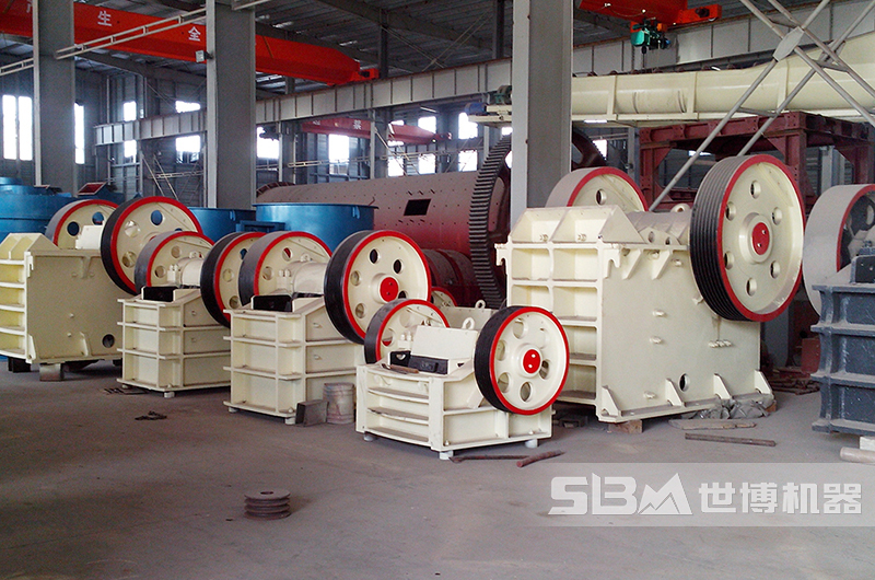 大小不同型號的鄂破機(jī)