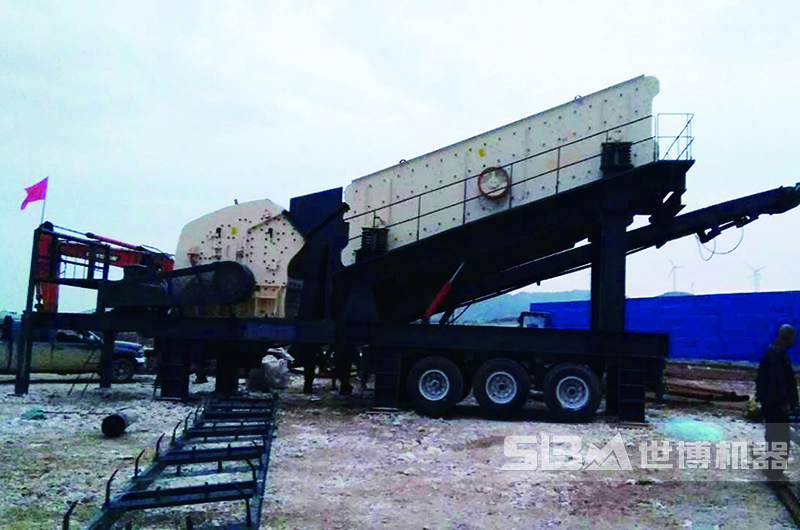 大型流動(dòng)式分篩破碎機(jī)安裝現(xiàn)場(chǎng)