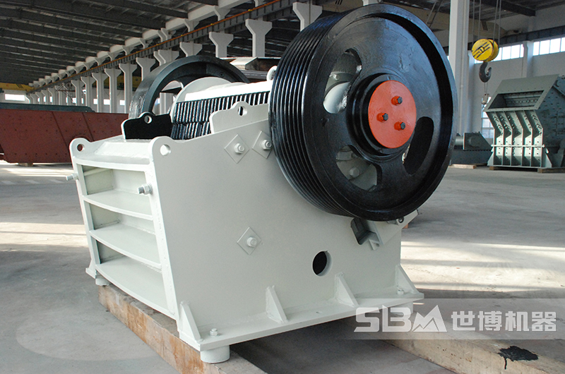 新型顎式破碎機(jī)