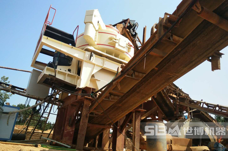 世博制砂機(jī)干式制砂現(xiàn)場(chǎng)
