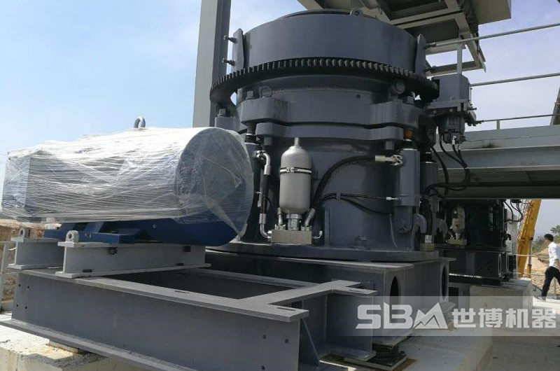 圓錐破碎機現(xiàn)場