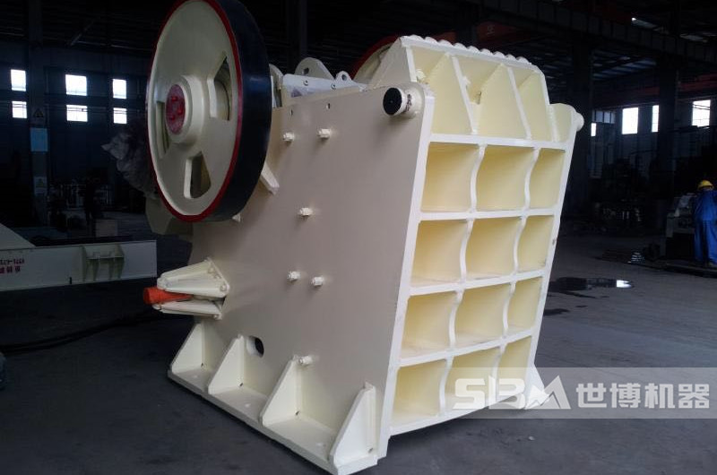 顎破，擠壓式破碎機(jī)