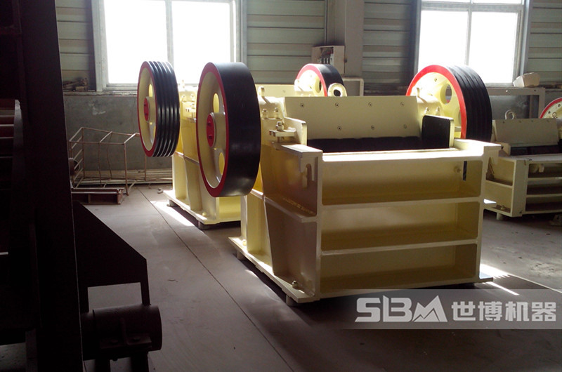 時產(chǎn)十幾噸的顎式破碎機(jī)