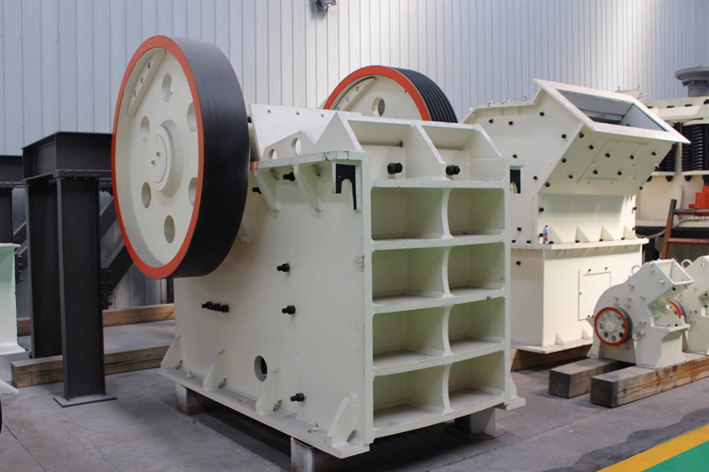 顎式破碎機，破碎長石砂巖的設備