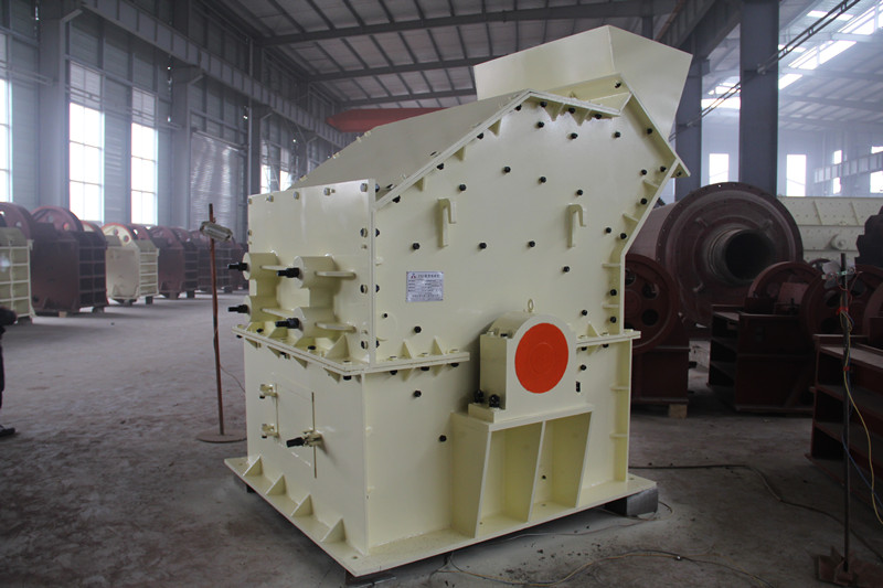 細(xì)碎制砂機(jī)，小型粉碎鵝卵石機(jī)