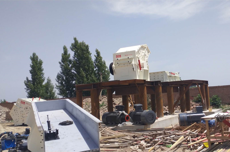 開(kāi)封尹總采石場(chǎng)設(shè)備安裝現(xiàn)場(chǎng)