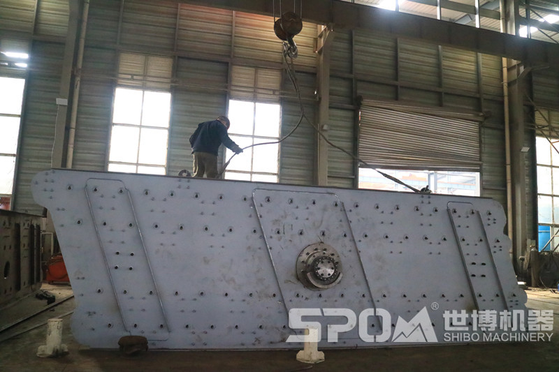 未上油漆的振動篩，振動篩生產(chǎn)車間圖