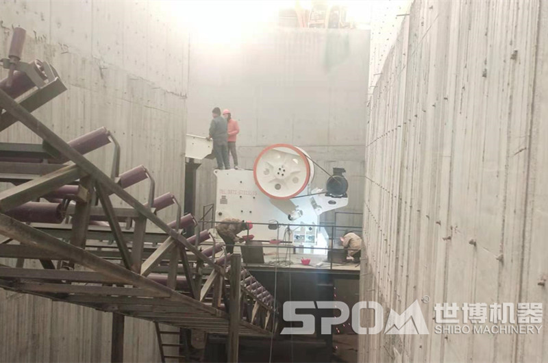 石料廠一破設(shè)備顎式破碎機