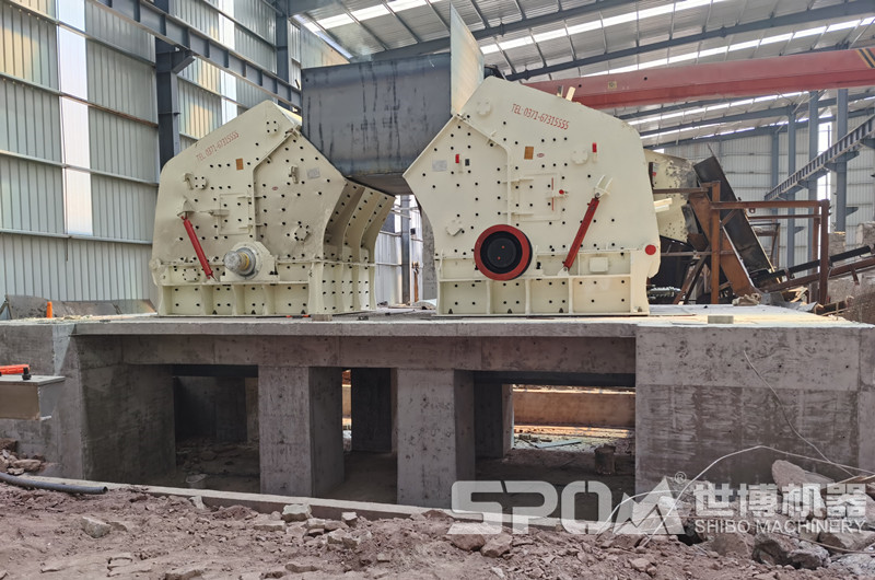 圖4，兩臺二破反擊式破碎機(jī)