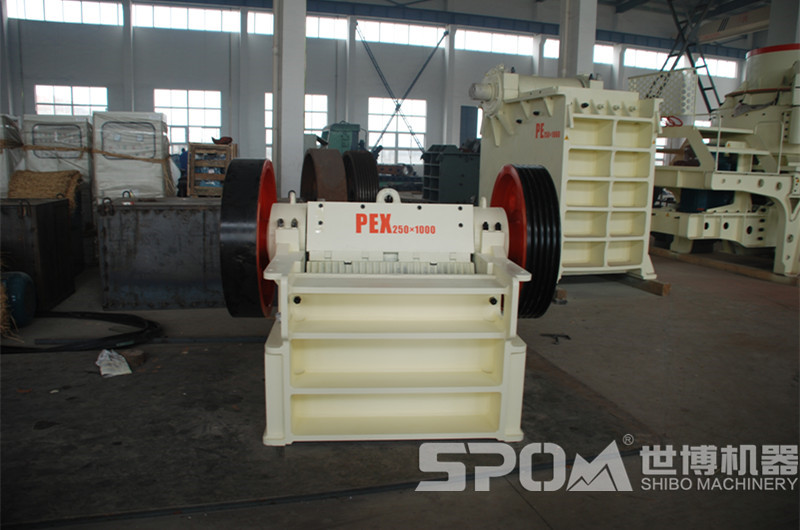 世博細牙破碎機生產(chǎn)廠家