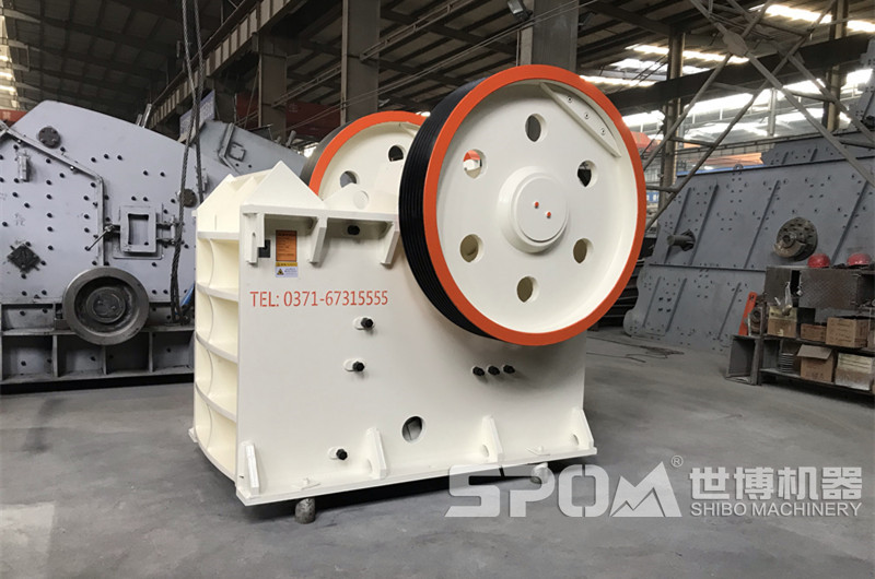 廢舊水泥塊破碎機(jī)，顎式破碎機(jī)