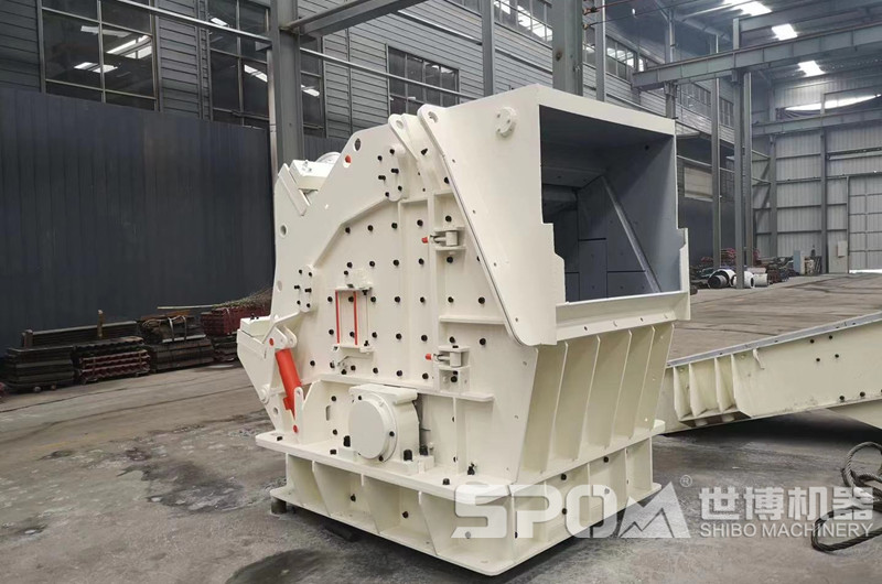 采石場一級破碎設(shè)備大口反擊破碎機
