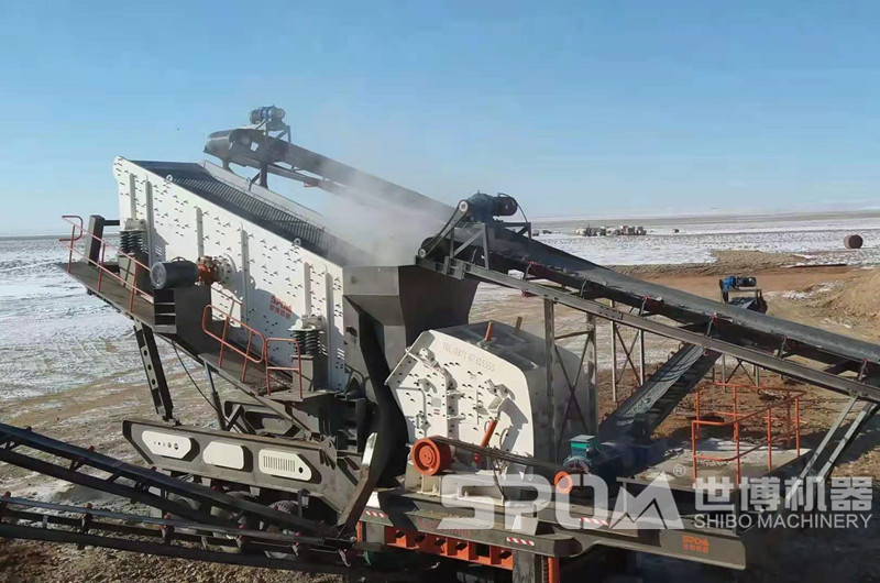 1214型反擊式移動(dòng)破碎站現(xiàn)場(chǎng)