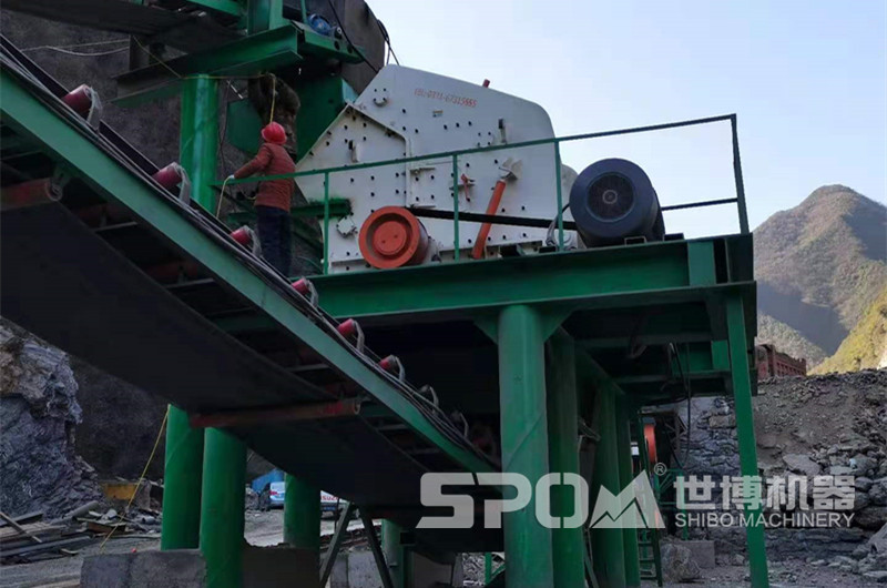 CS5X反擊式破碎機現(xiàn)場圖