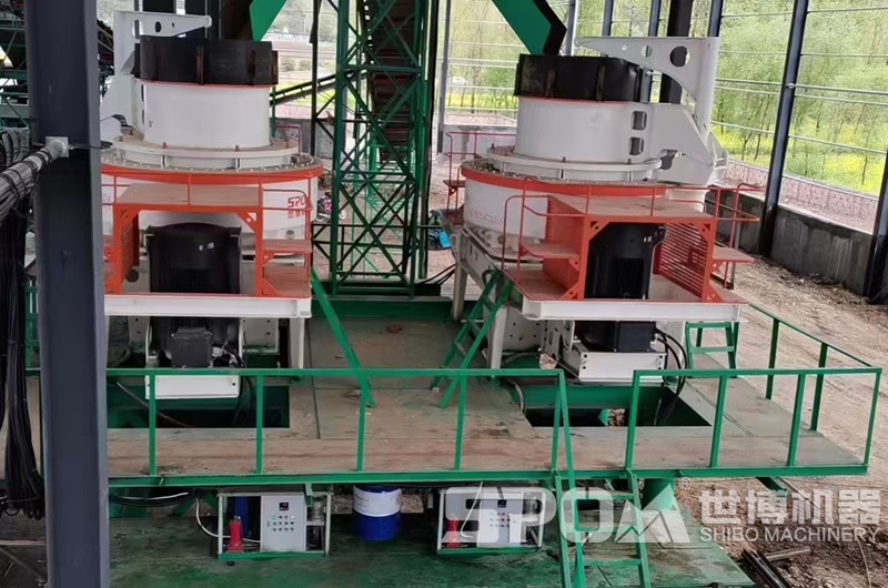 廣東客戶現(xiàn)場(chǎng)，兩臺(tái)制砂機(jī)同時(shí)生產(chǎn)