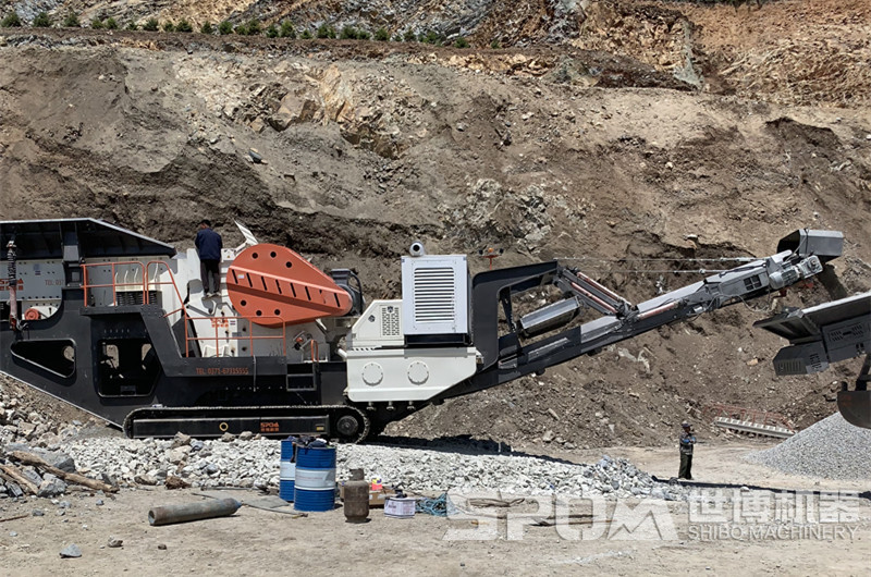 履帶式粗破移動(dòng)破碎站