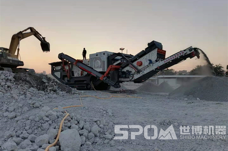 車載式移動(dòng)破碎石料機(jī)現(xiàn)場圖