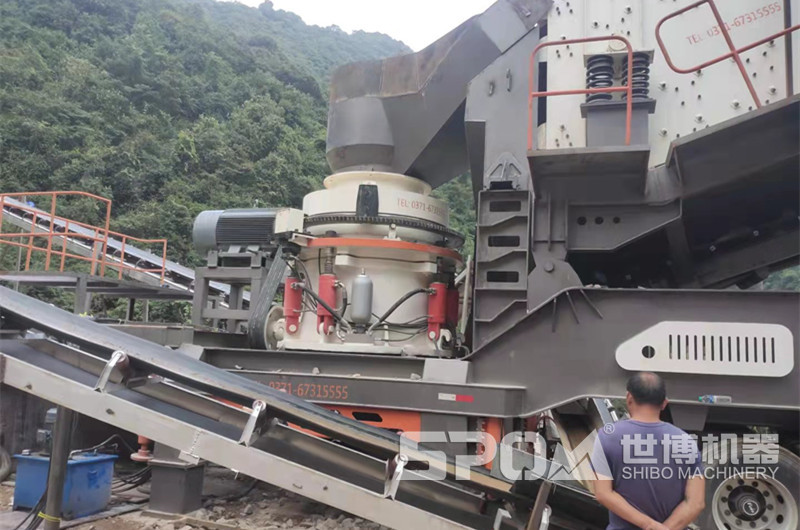 移動液壓破碎圓錐機(jī)現(xiàn)場圖